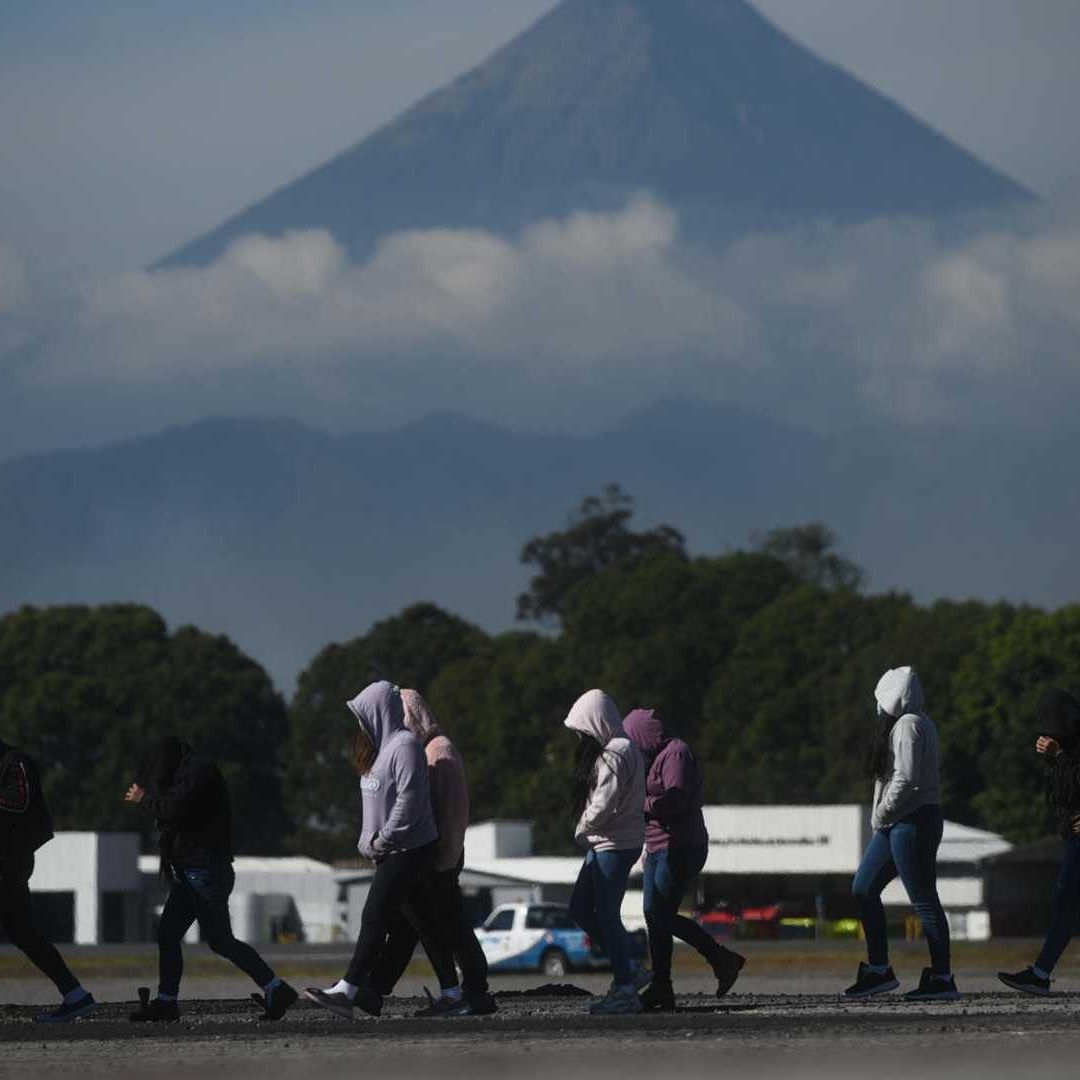 México aceptó recibir 30 mil migrantes deportados al mes, anunció el presidente de EUA