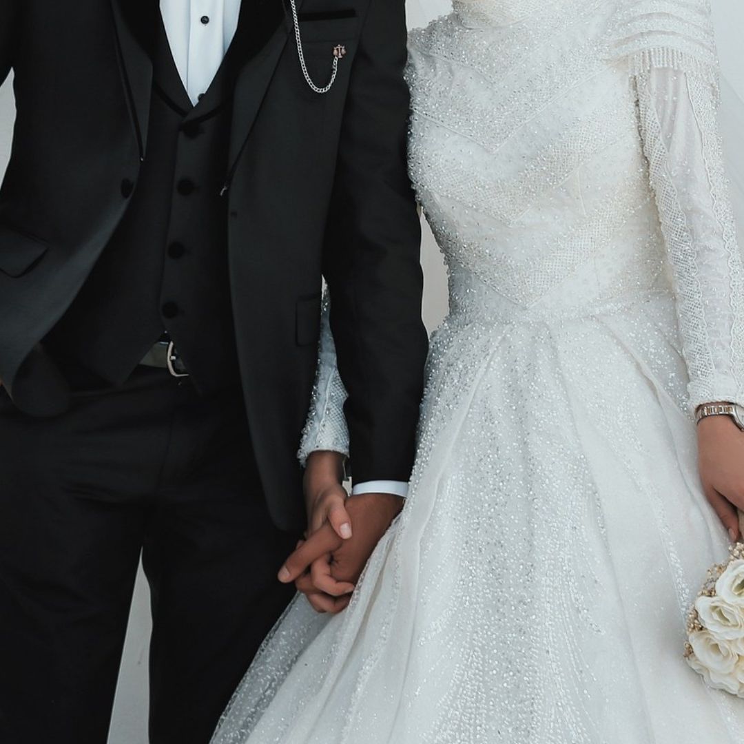 Pareja Entregaba Invitaciones para su Boda y Sufren Aparatoso Accidente; Muere la Novia