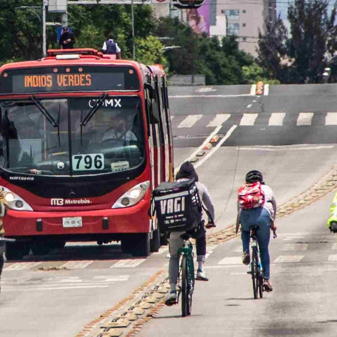 Invadir el carril del Metrobús es sancionado con una multa en la CDMX