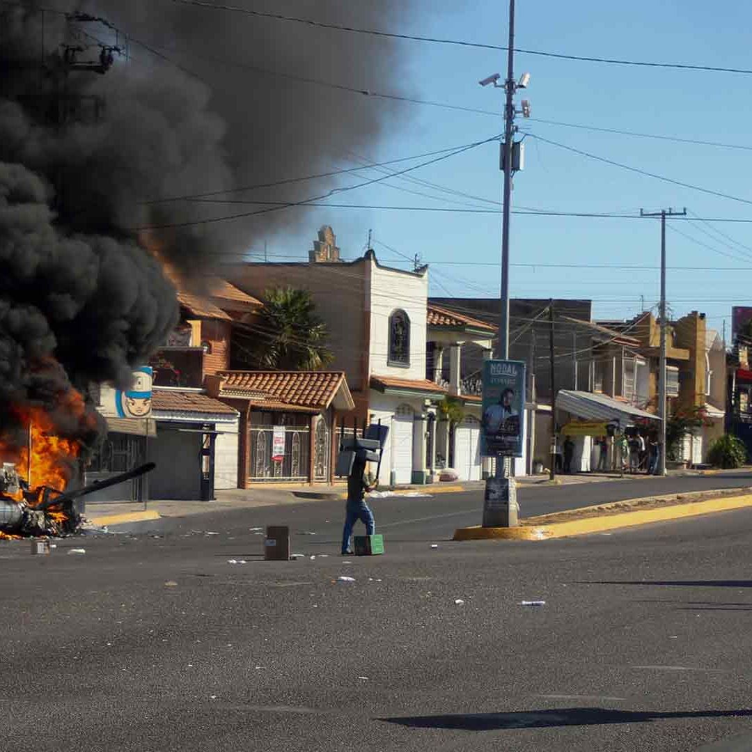 Saqueos en Sinaloa: Detienen a 26 personas por robo y rapiña en comercios