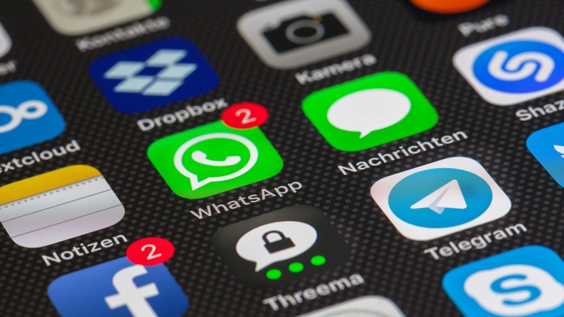 ¿Cómo puedo evitar el robo de identidad a través de WhatsApp?