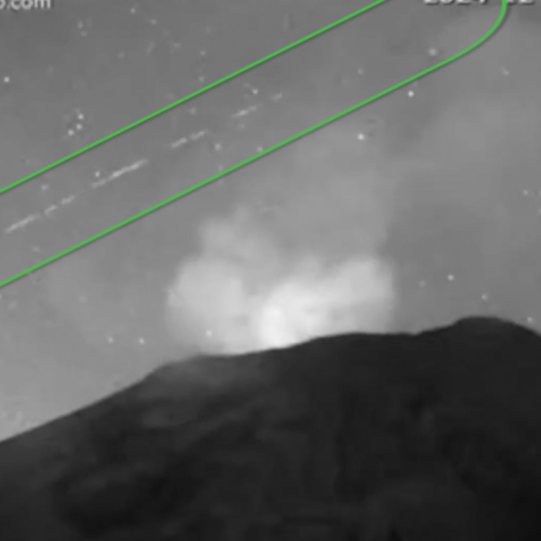 Captan OVNIS Luminosos en Serie Cruzando el Cielo Cerca del Volcán Popocatépetl