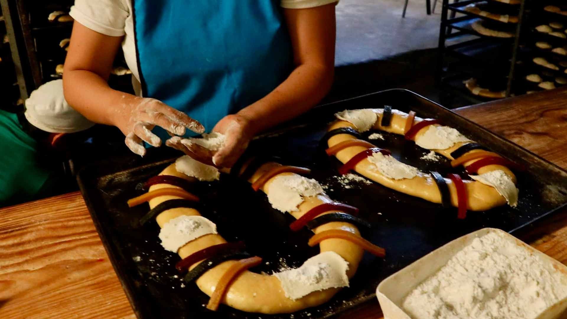 Panaderos innovan con nuevos ingredientes la Rosca de Reyes que se consume este 6 de enero