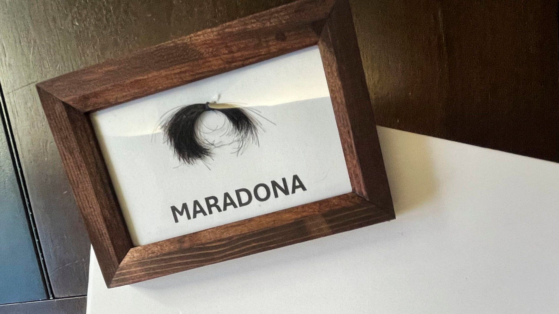 Subastarán mechón de Diego Armando Maradona