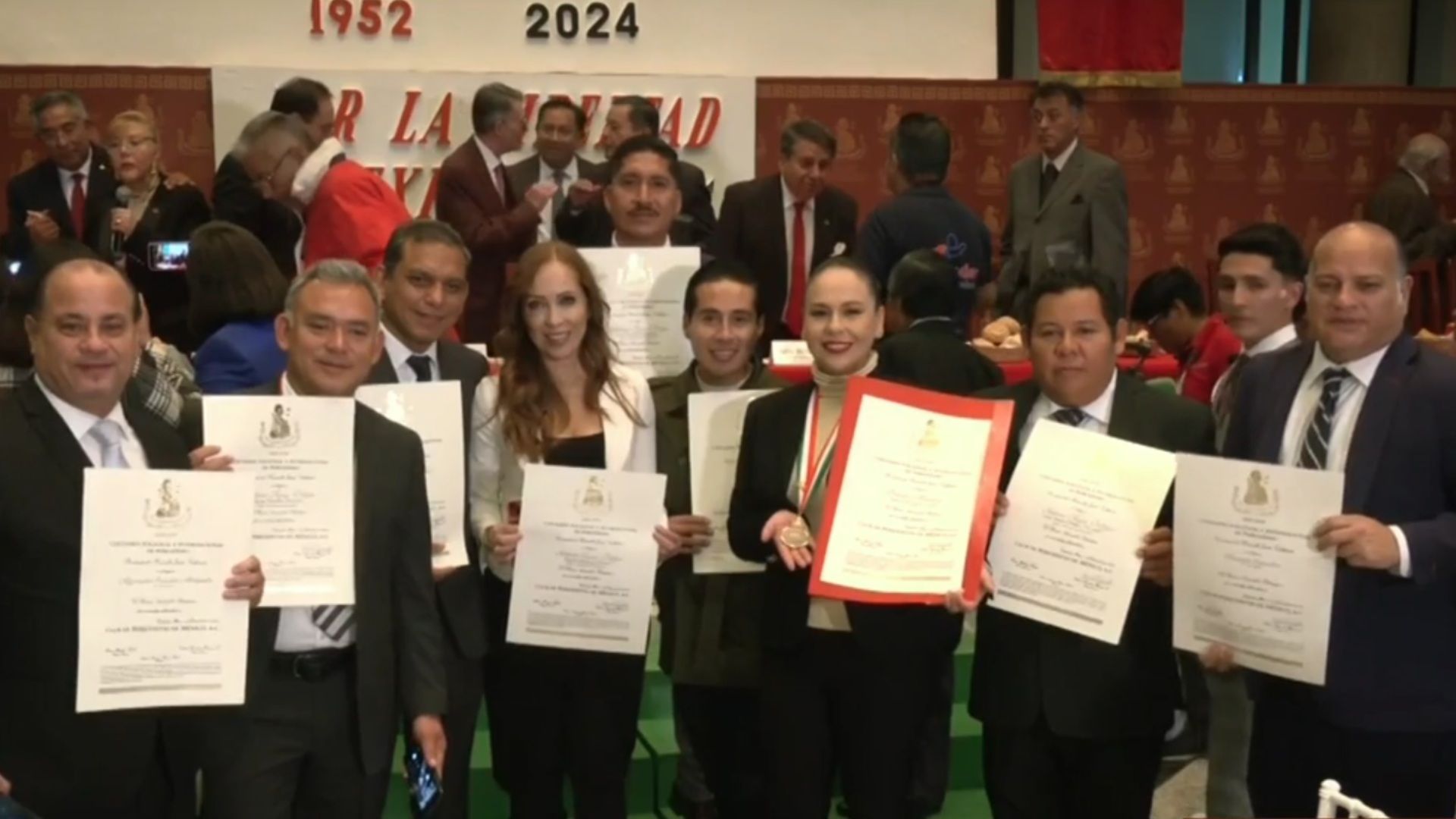 Reciben 15 Integrantes de N+ Premio Nacional de Periodismo