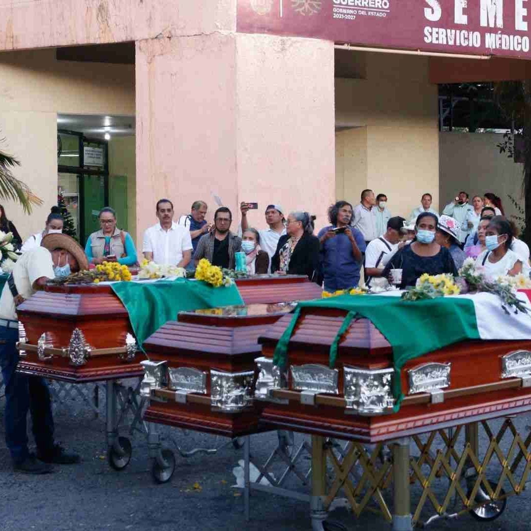 Entregan restos de desaprecidos Guerra Sucia