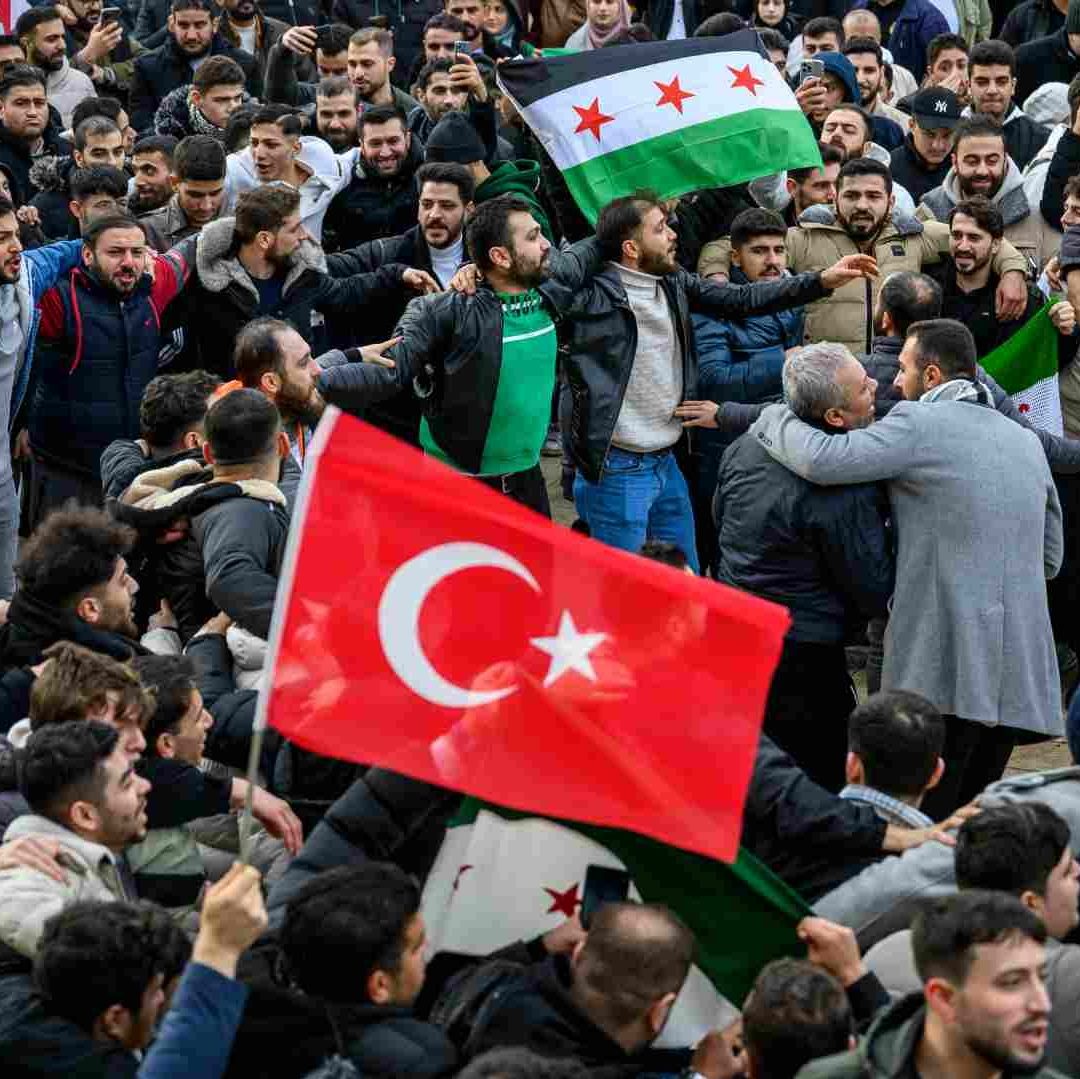Celebran caida de Al Asad