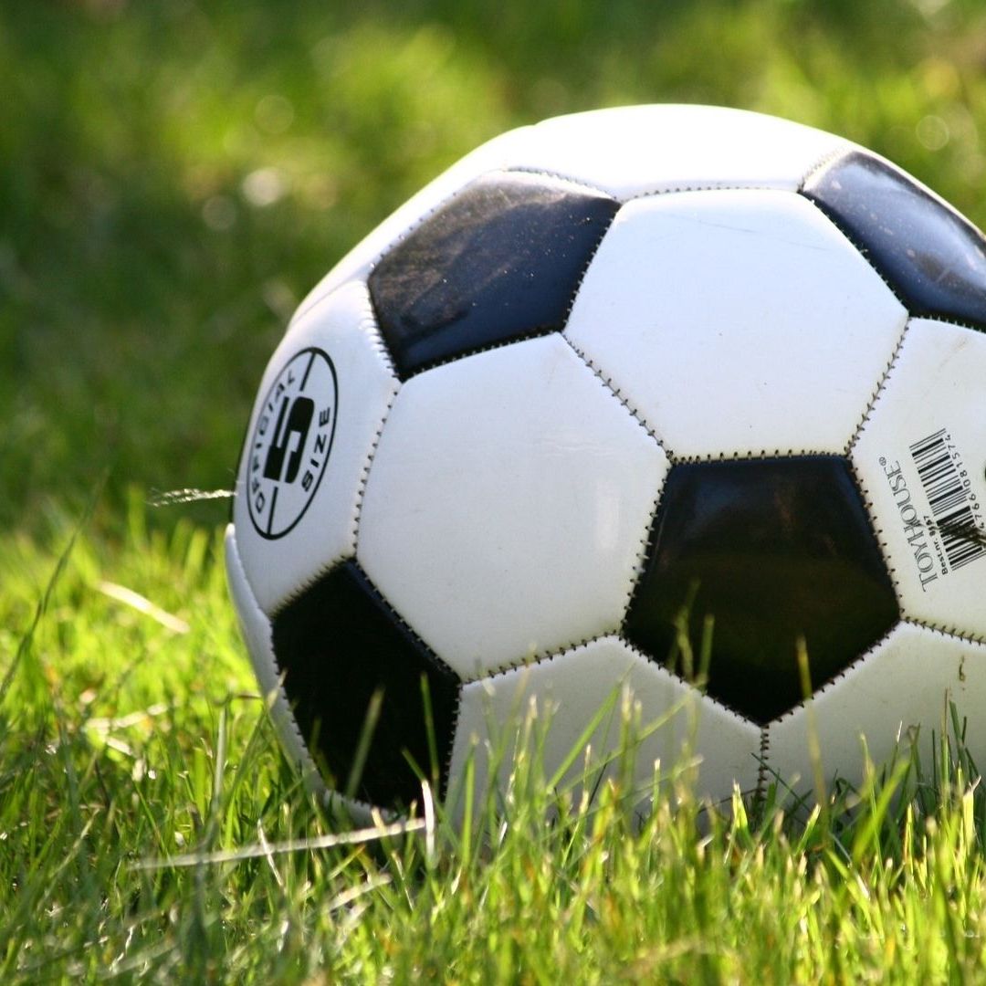 Aficionados Celebran Gol con Disparos al Aire y Bala Perdida Mata a Mujer