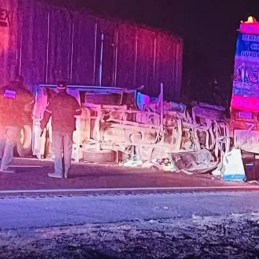 Dos Muertos por Choque y Volcadura de Camioneta en Autopista Puebla-Orizaba