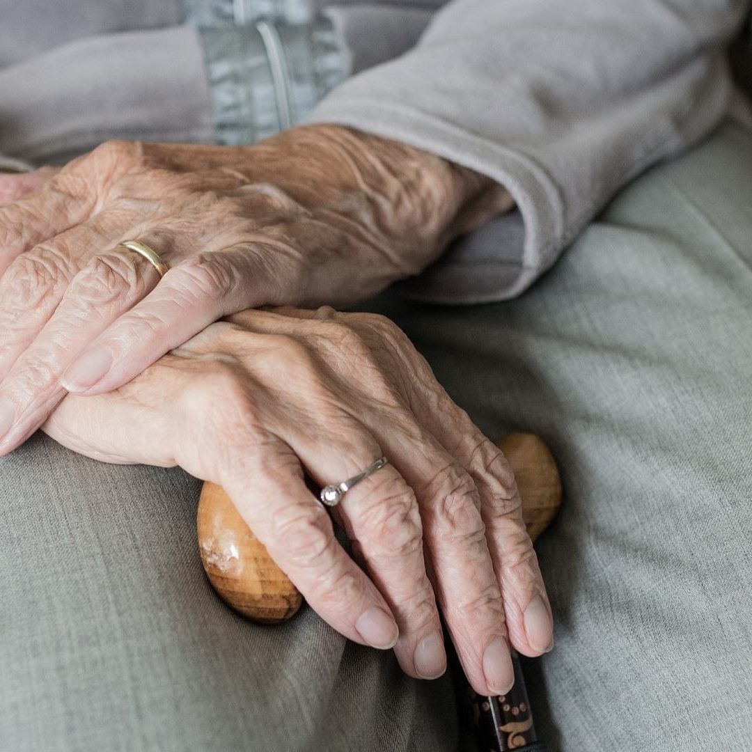 Declaran Muerta a Abuelita y 'Revive' Mientras Arreglaban su Cuerpo para el Funeral