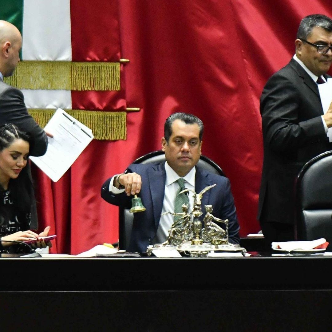 Sergio Gutiérrez, presidente de la mesa directiva de la Cámara de Diputados, abre la segunda sesión sobre el dictamen en materia de plataformas digitales
