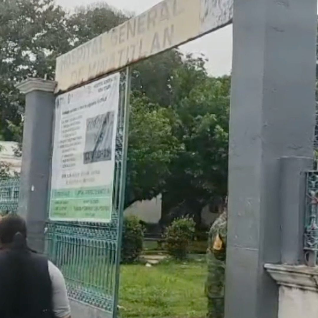 Presuntamente el menor pasó corriendo muy cerca de la zona donde su madre cocinaba, cuando tropezó y cayó encima de la olla de comida.