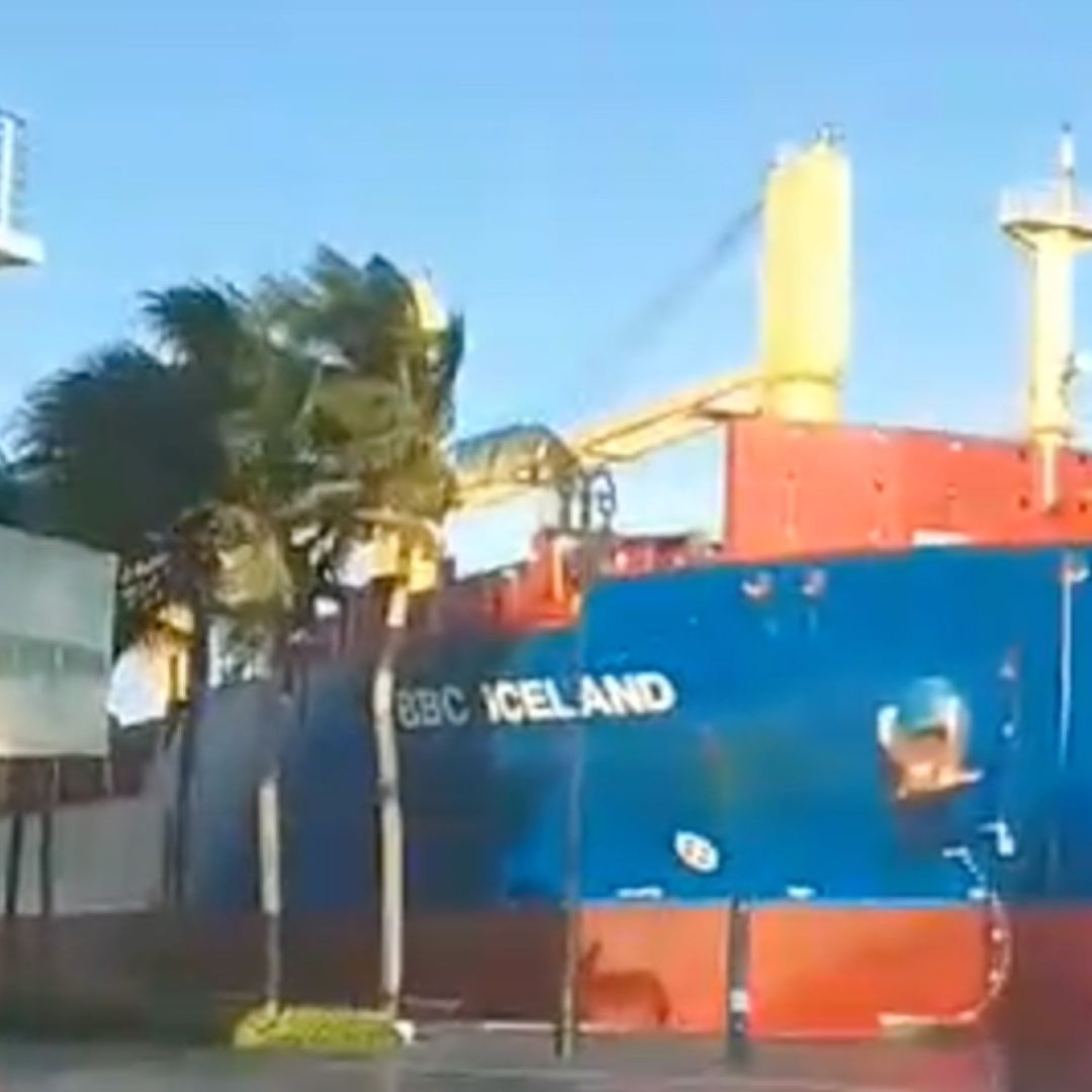 Buque se Impacta Contra Malecón de Veracruz por Evento de Norte Violento del Frente Frío 14