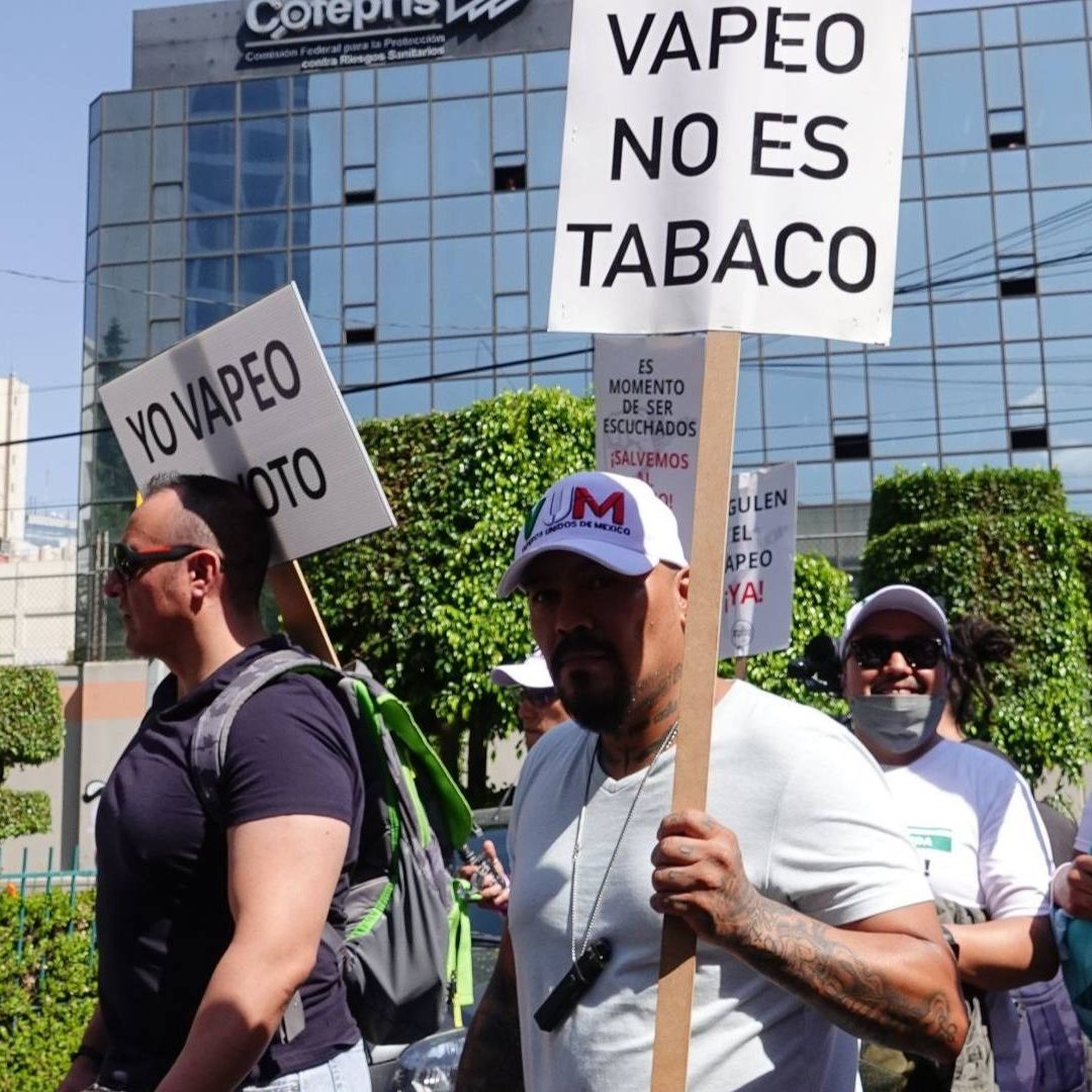 La reforma prohibe la producción distribución y uso de vapeadores en México