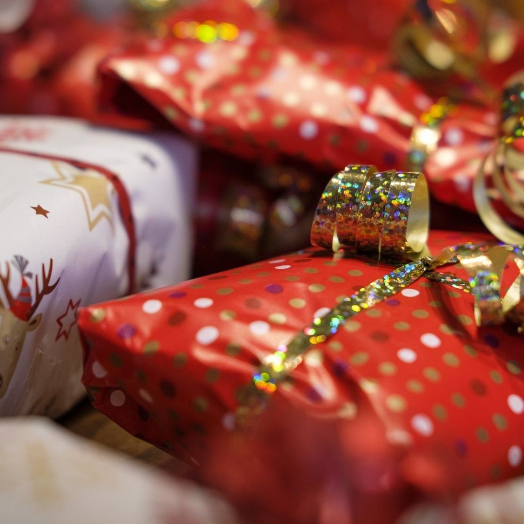 que regalar en Navidad 2024 según la IA opciones de obsequios para mujer hombre y pareja