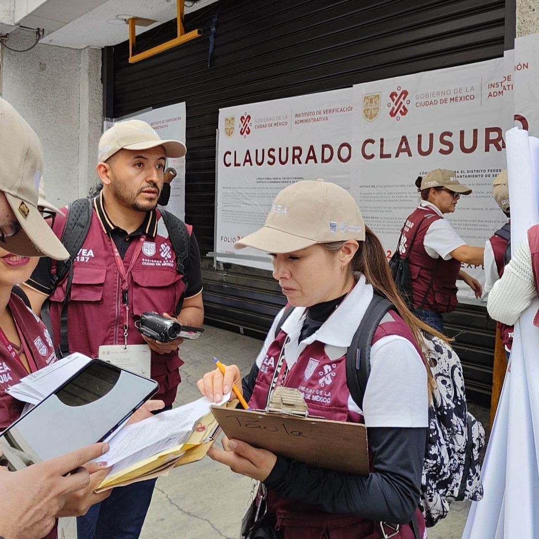 Personal del INVEA se encargó de retirar los sellos en el edificio de Izazaga 89.