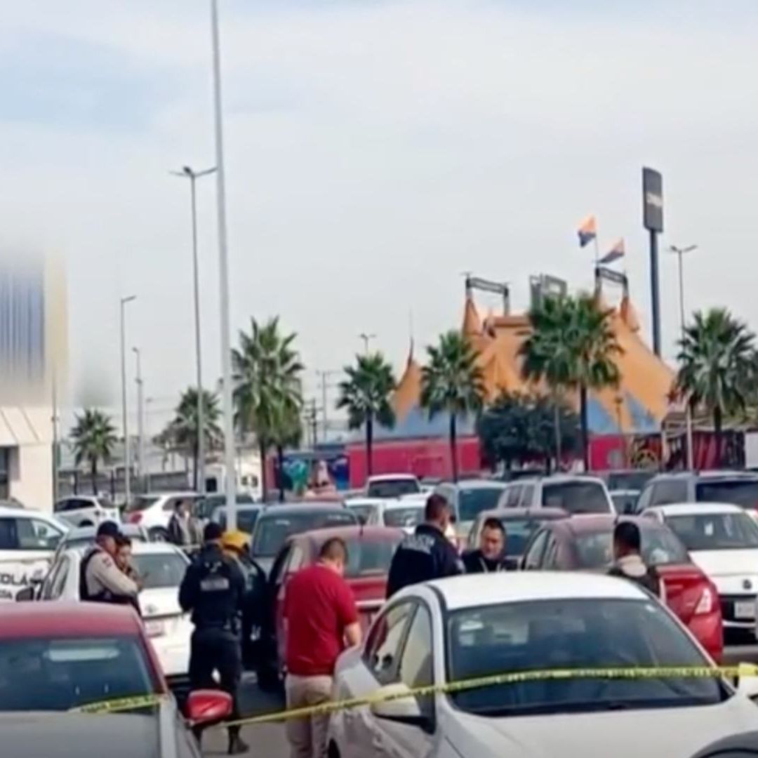 La víctima se trata de un hombre de unos 40 años, quien quedó sin vida dentro de su vehículo