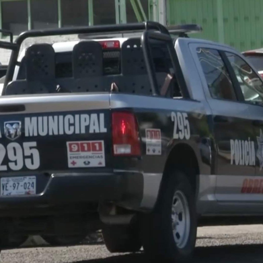 Mujer Golpeó con Una Pala a Policía que Intentó Arrestarla en Cajeme