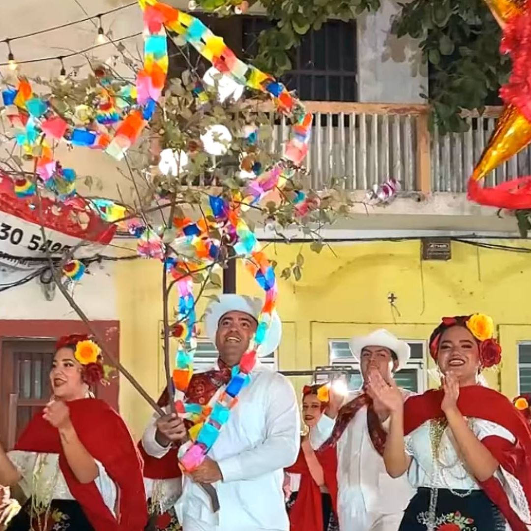 Ballet folklórico de la Universidad Veracruzana con La Rama