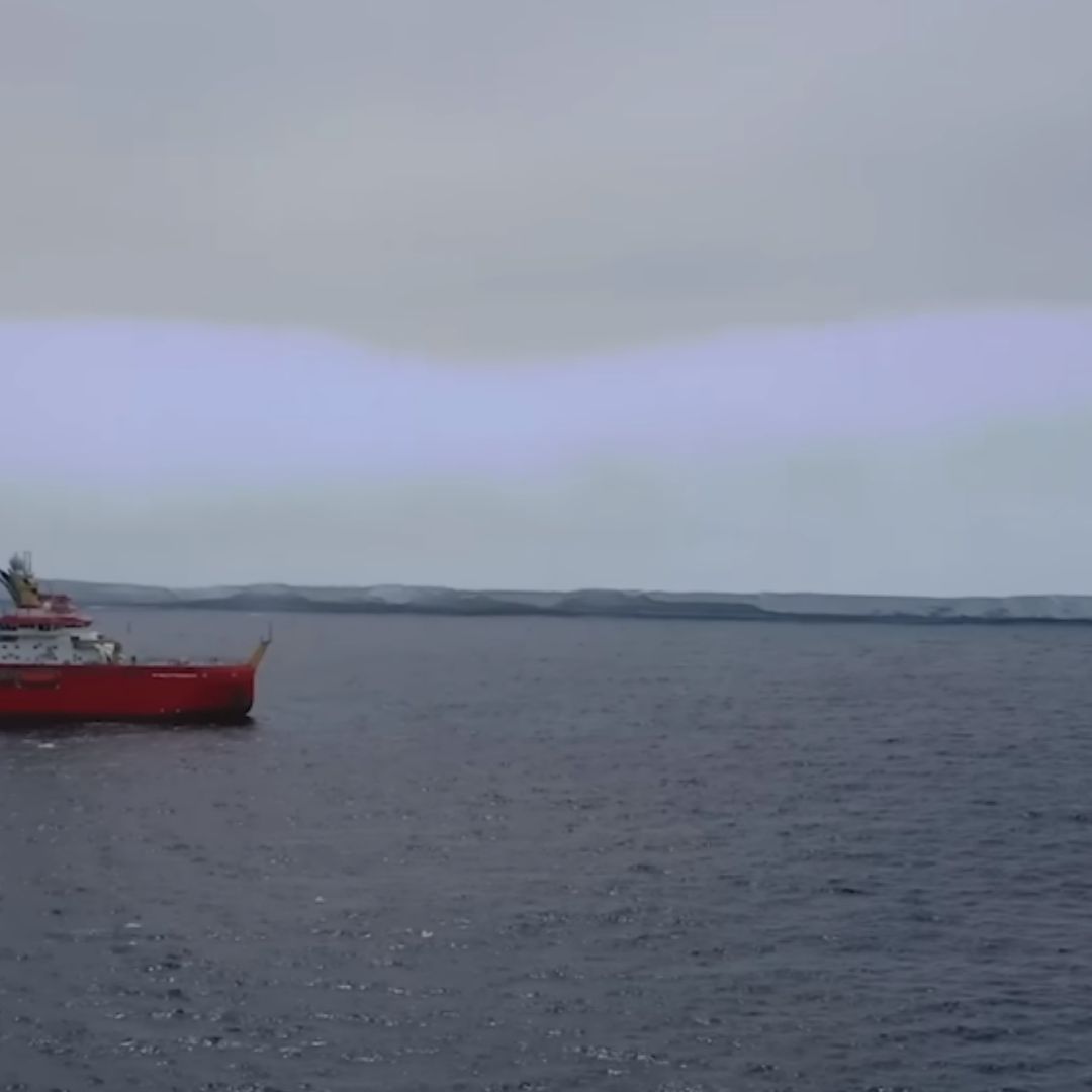 Avanza el iceberg más grande del mundo