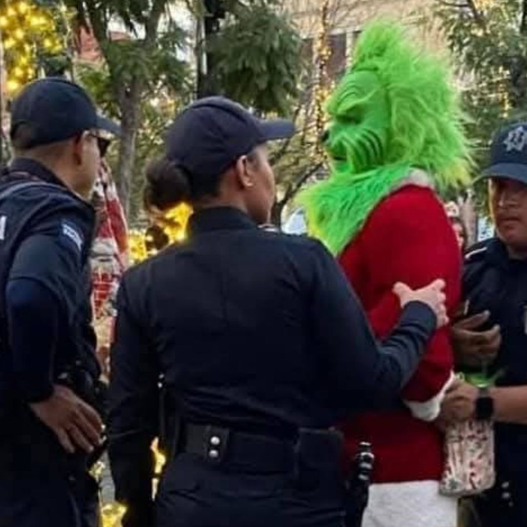 Detienen a Grinch por golpear a Santa Claus