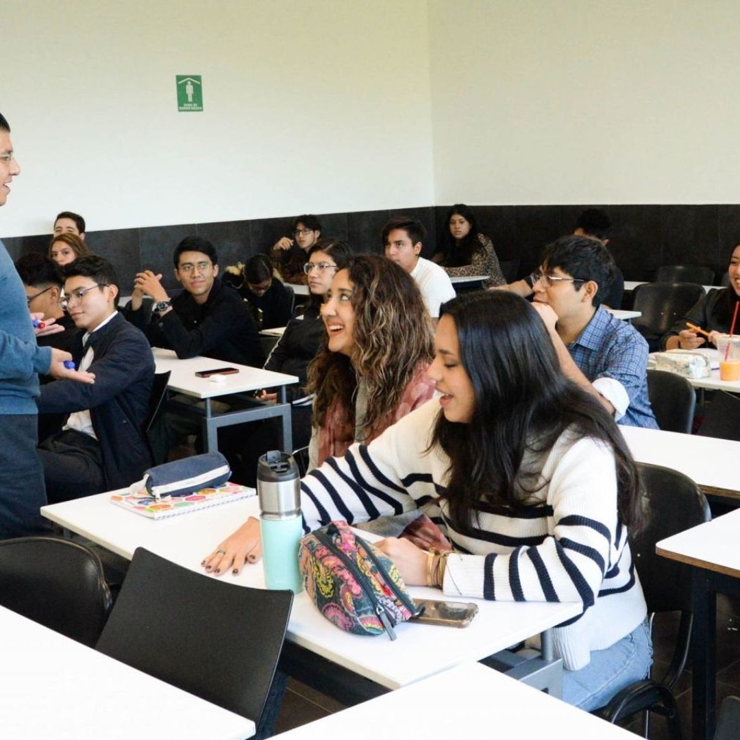 El registro en línea de la Beca Benito Juárez para nivel superior, Jóvenes Escribiendo el Futuro, abrirá en 2025. Conoce las fechas exactas