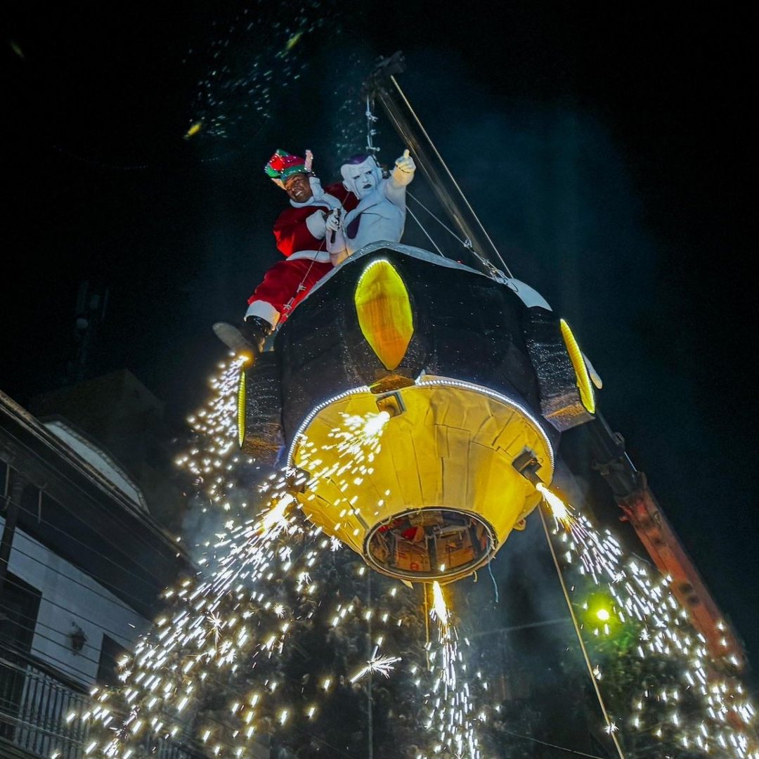 Video | Nave de Dragon Ball se Incendia con Santa Claus y Freezer en su Interior