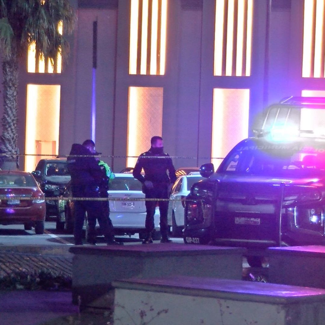 Balacera Contra un Auto en el Estacionamiento de Plaza en La Noria de Puebla