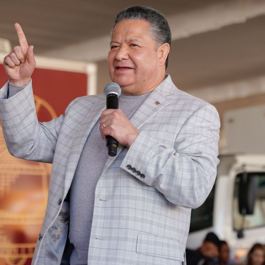 Julio Menchaca hacía un recorrido por la Feria de Servicios en Actopan cuando se sintió mal.