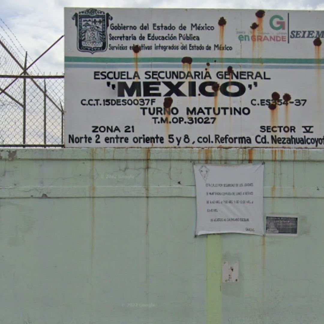 Estudiante es Hospitalizado Tras Caer de su Secundaria porque lo Mandaron a Poner Lona