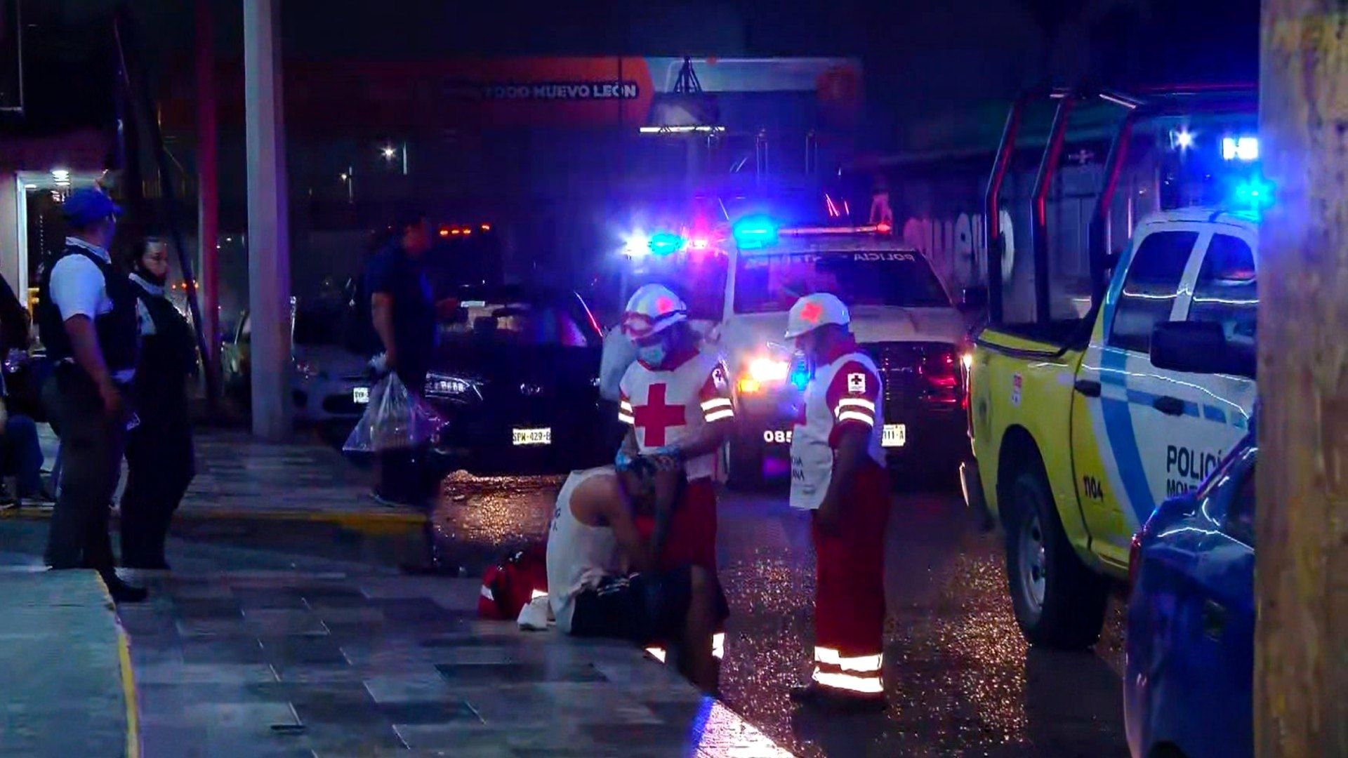 Elementos de la Cruz Roja atendieron en primera instancia las heridas de la víctima