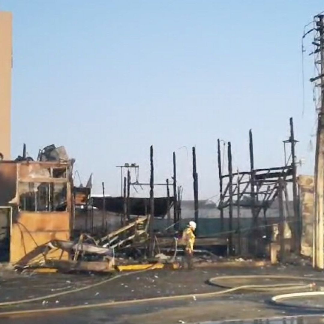 Incendio Arrasa por Completo con Restaurante de Mariscos en Sinaloa