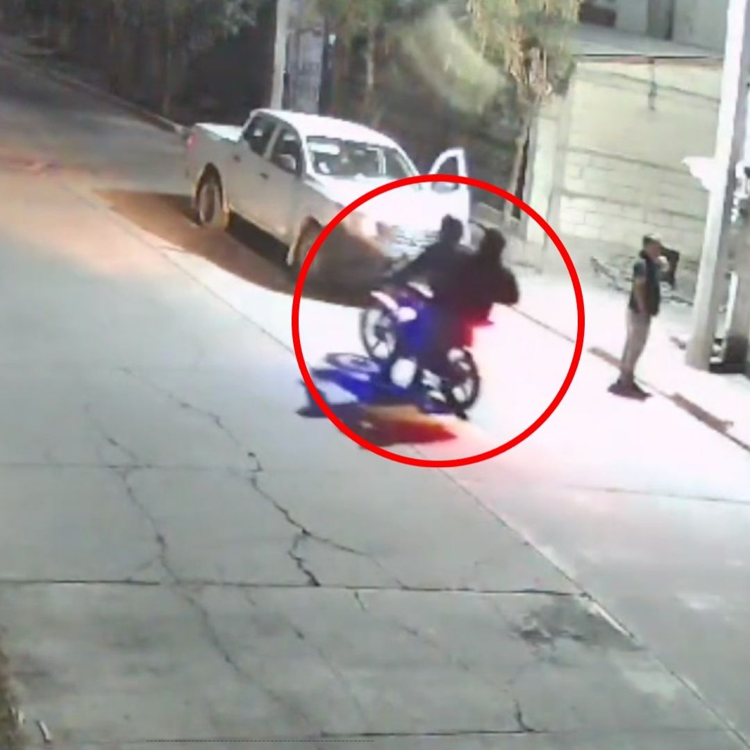 Video: Robo de Camioneta Familiar en Huehuetlán El Chico, Puebla