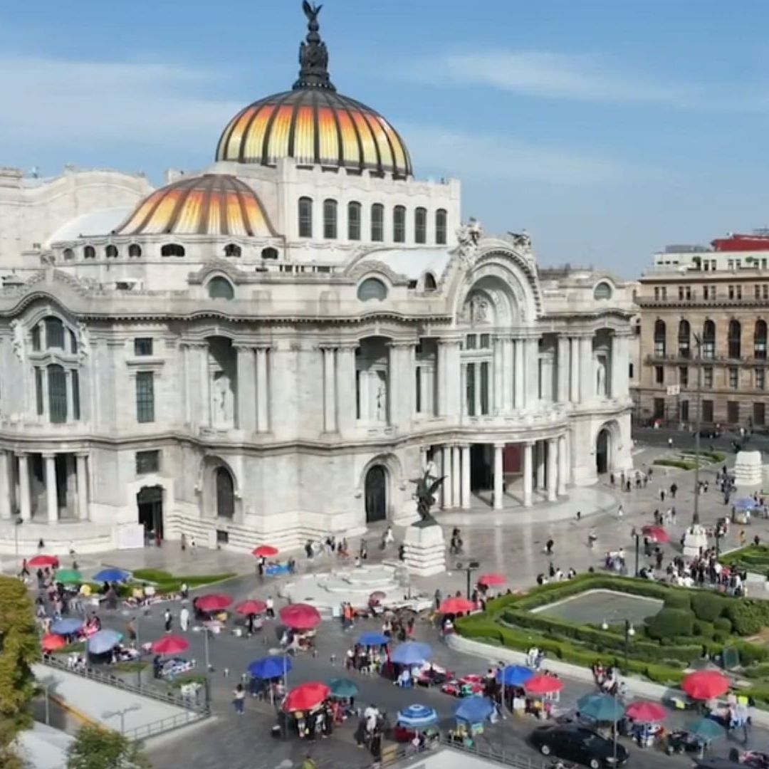 Comercio Ambulante Invade Explanada del Palacio de Bellas Artes