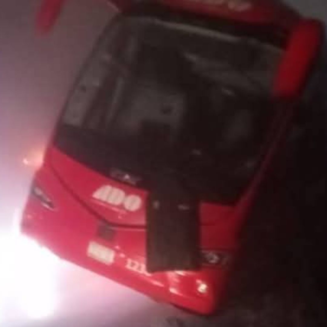Pasajeros de autobús ADO casi caen a barranco de Cumbres de Acultzingo.