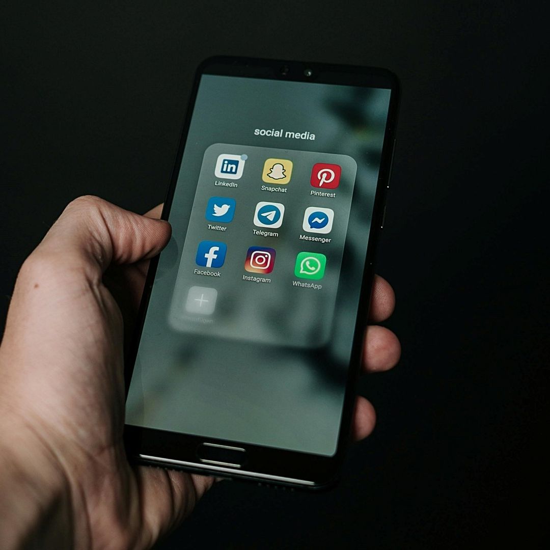 Cuida Tu Seguridad en Redes Sociales: 10 Cosas que No Debes Publicar para Evitar Ciberdelitos