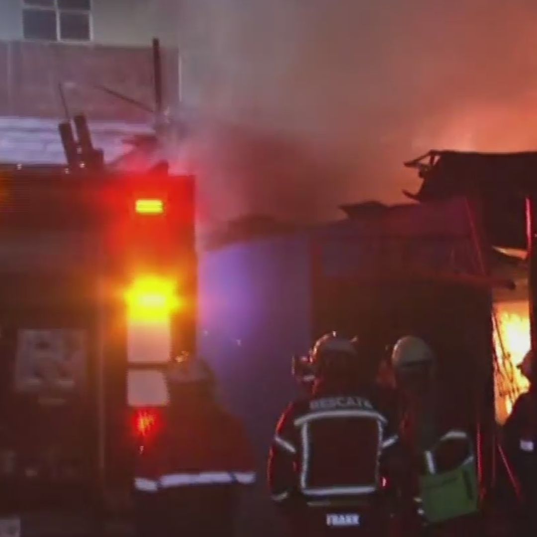 Cohete Provoca Incendio en Una Casa en Iztapalapa; Bomberos No Tenían Agua para Apagar el Fuego