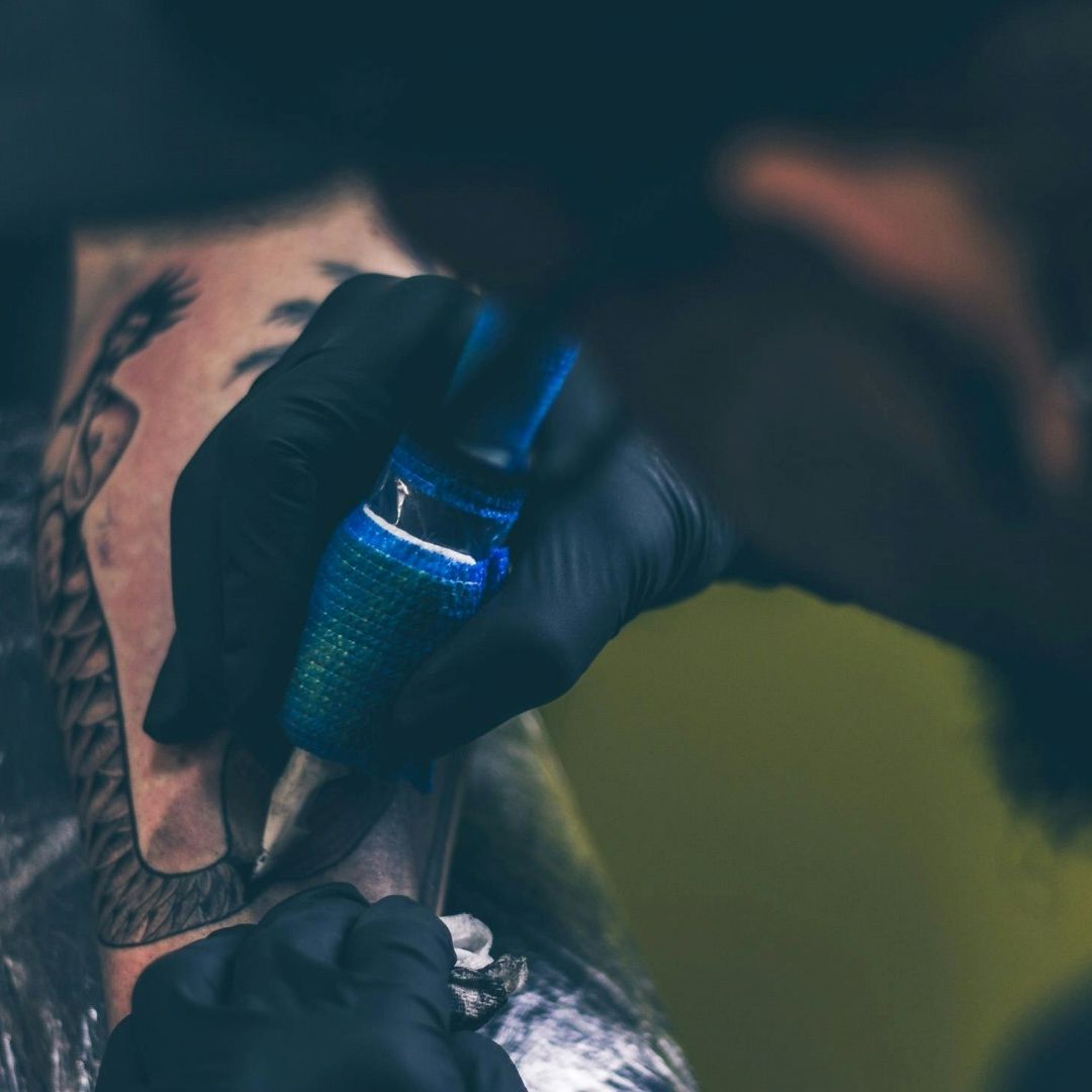 Cuidado de tatuajes en vacaciones