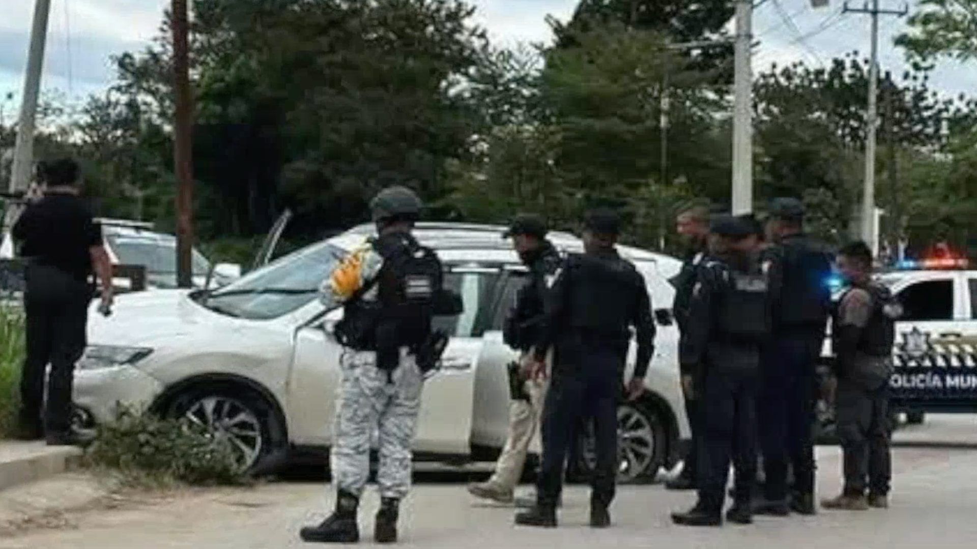 Reynalda “N” resultó herida y con lesiones por proyectil de arma de fuego, quien se encuentra fuera peligro, las personas detenidas fueron aseguradas y puestas a disposición de la Fiscalía General del Estado.