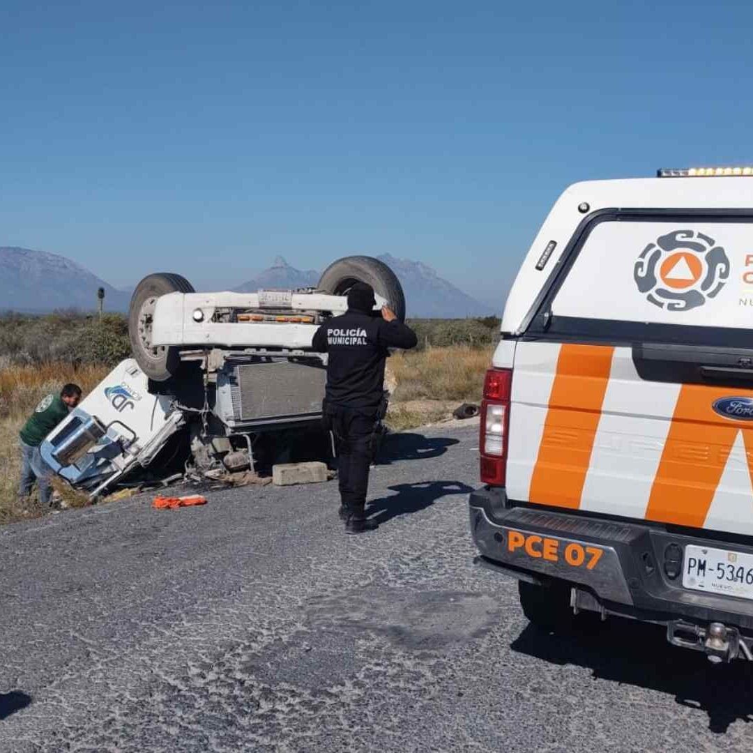 Vive Trailero “ De Milagro” Tras Volcadura en Bustamante