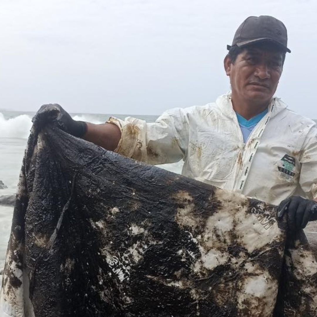 Emergencia Ambiental: Derrame de Petróleo Afecta Playas en el Pacífico