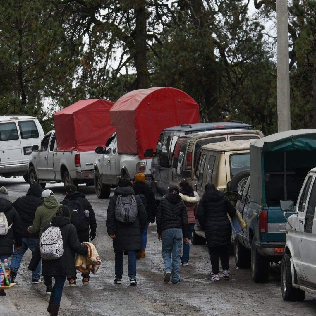 Decepciona a Turistas No Hallar Nieve en Nevado de Toluca; Esperan Frente Frío para Milagro