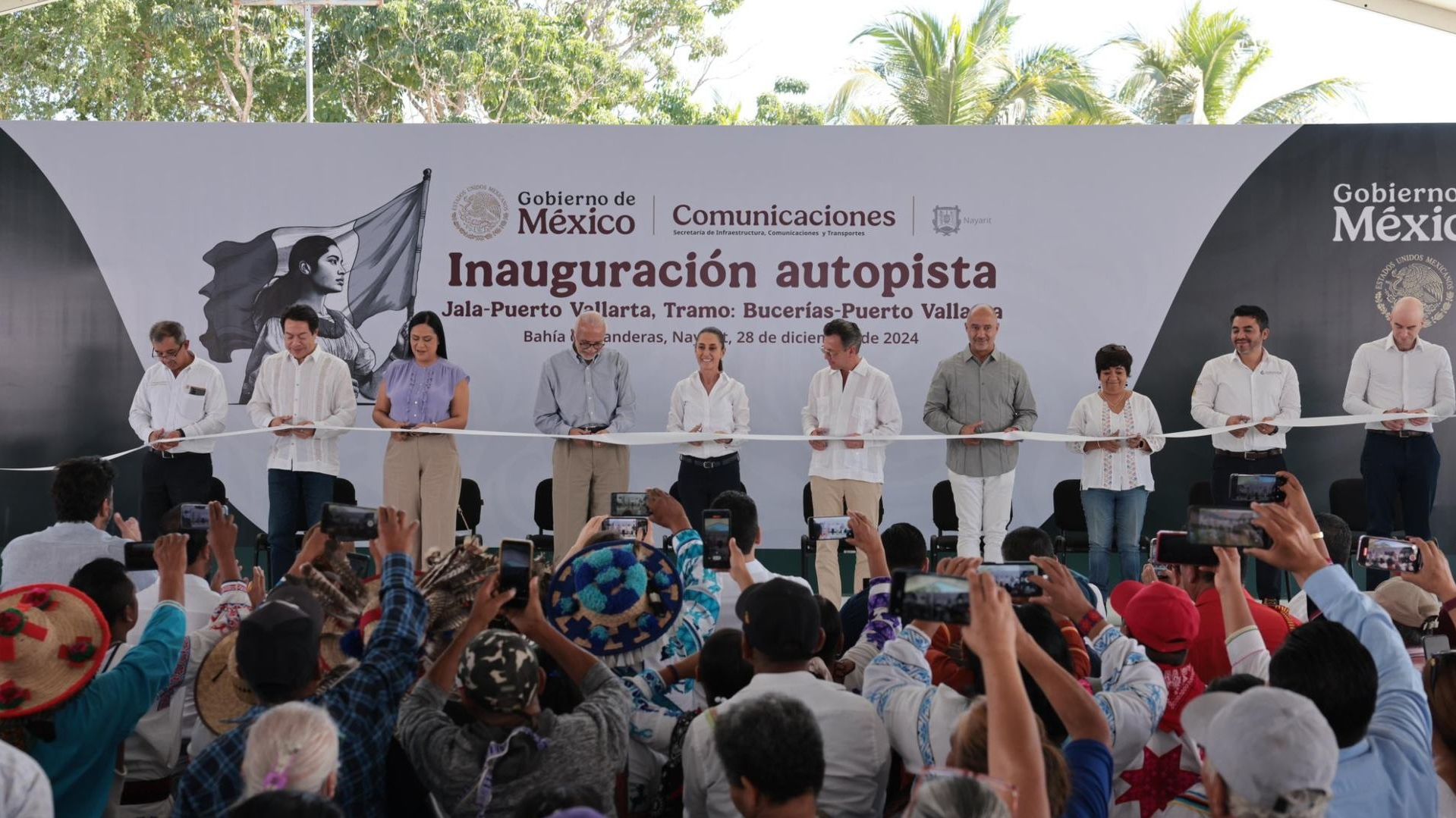 La presidenta Claudia Sheinbaum inauguró en Nayarit este sábado 28 de diciembre el último tramo de 33.2 kilómetros de la Autopista Jala-Puerto Vallarta.