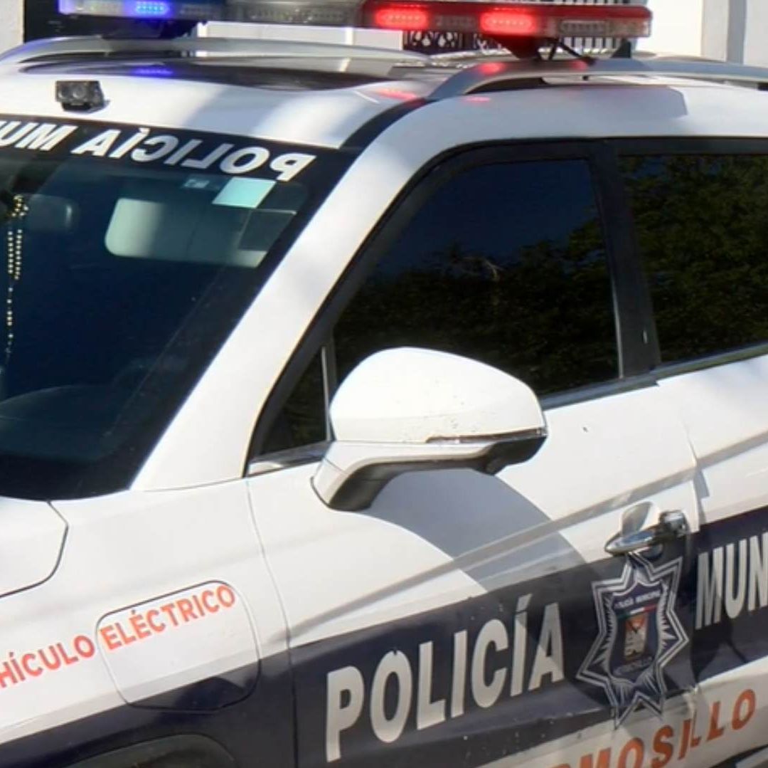 Sujeto Impactó Patrulla de Policía con Motocicleta y Amenazó con Arma a Oficiales en Hermosillo