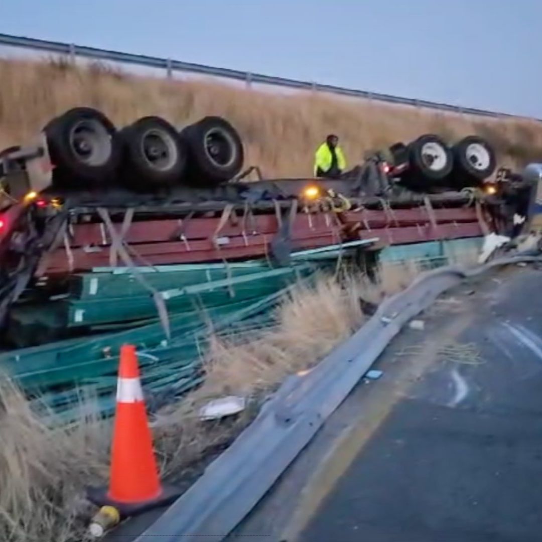 Volcadura de Tráiler en Autopista Siglo XXI y la Vía Atlixcáyotl en Puebla