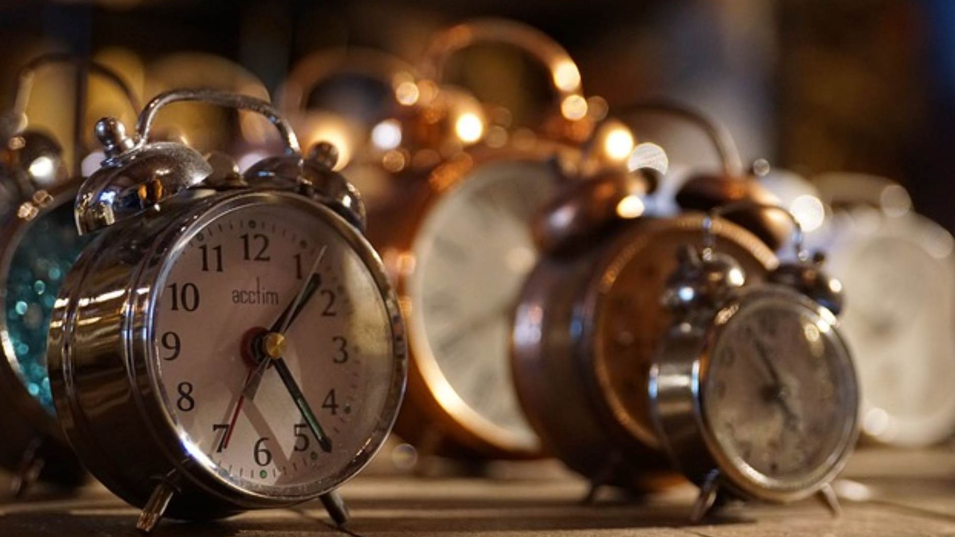 ¿Existe el Tiempo Negativo? Nuevo Experimento Sería Evidencia de un Tiempo que Corre al Revés
