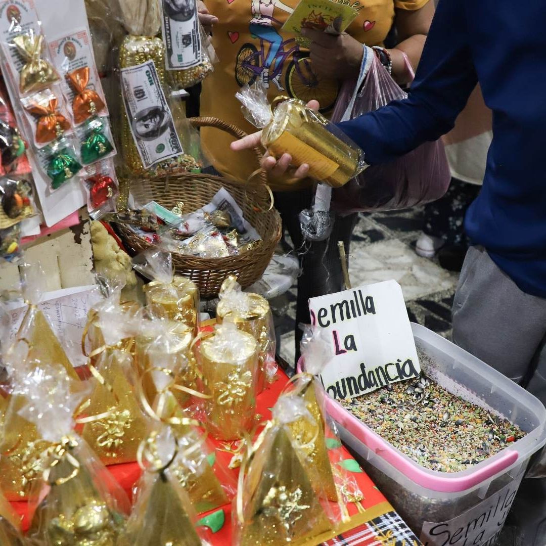 Limpias, Amuletos y Hasta Lecturas de Cartas por Videollamada, los Rituales de Fin de Año