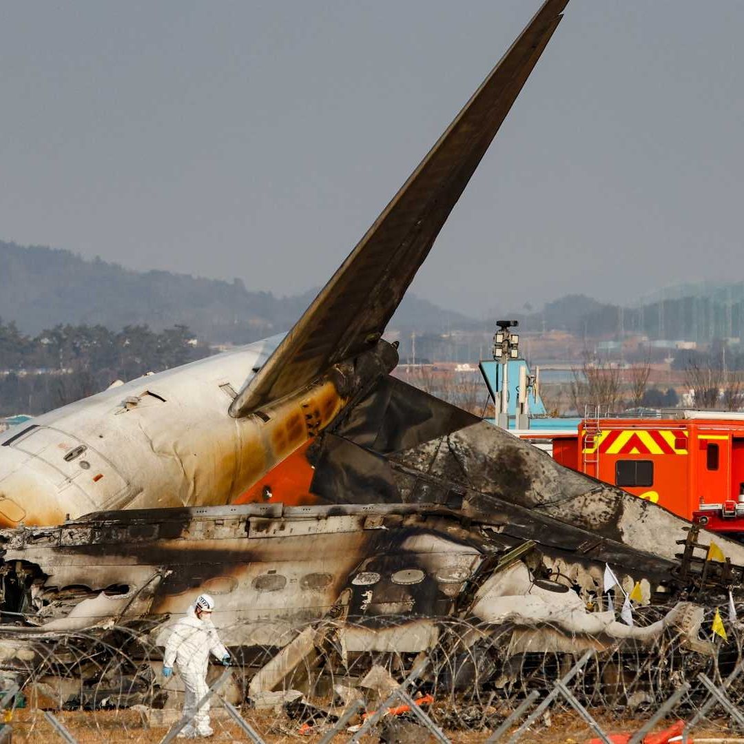 Hay dudas sobre el muro de concreto con el que estrelló avión en Corea del Sur