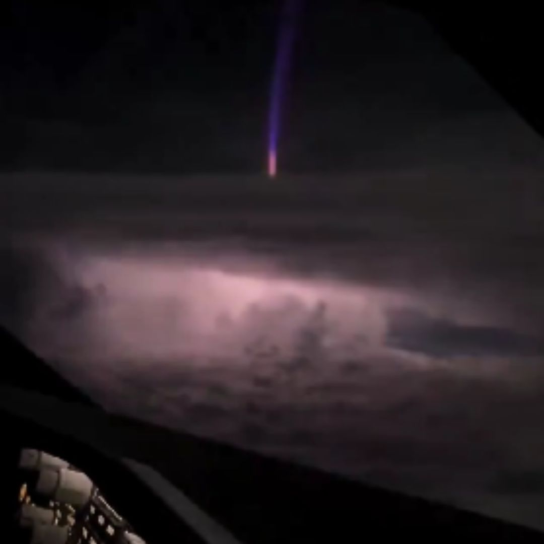 Captan desde aeronave un 'Gigantic Jet', fenómeno atmosférico extremadamente raro