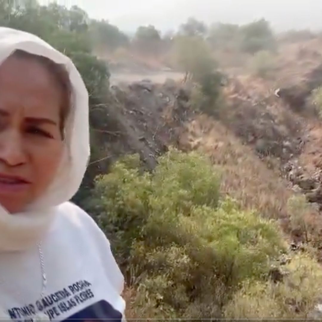 Ceci Flores desde el lugar en el que fue hallado el crematorio clandestino